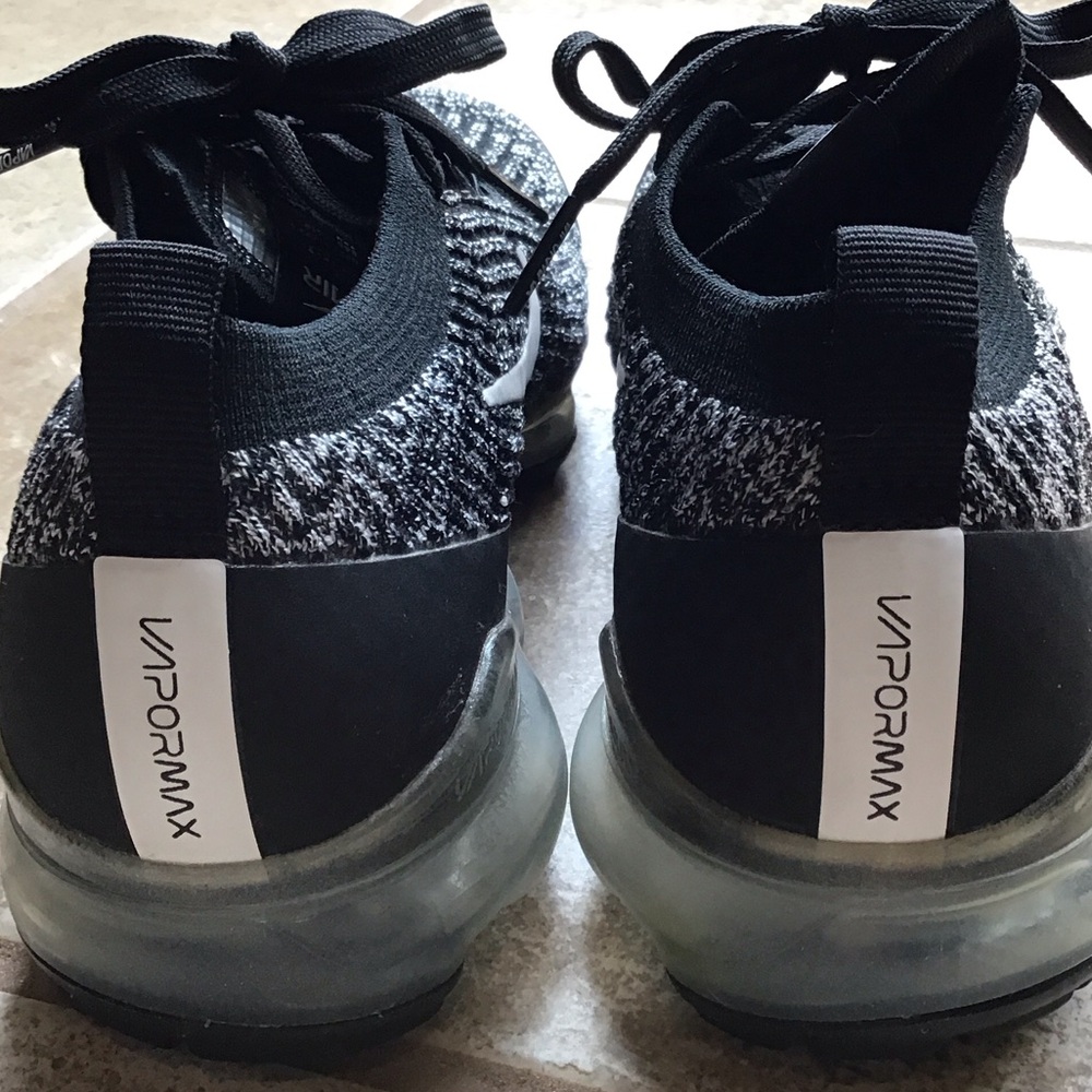 Nike Black and White Flyknit Women’s Sneakers - Picture 2 of 7